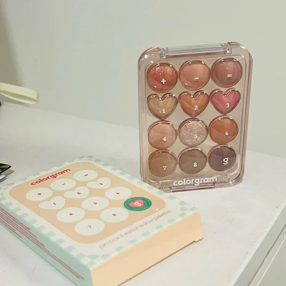Colorgram Pin Point Eyeshadow Palette 🎨 - Picture 4 of 8